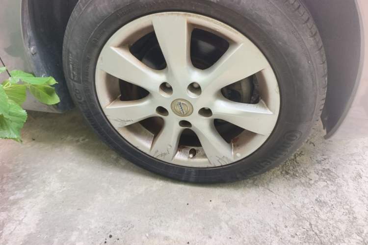 Used Nissan Tiida 2011 1.6L CVT Luxury Edition Right Front Wheel Hub