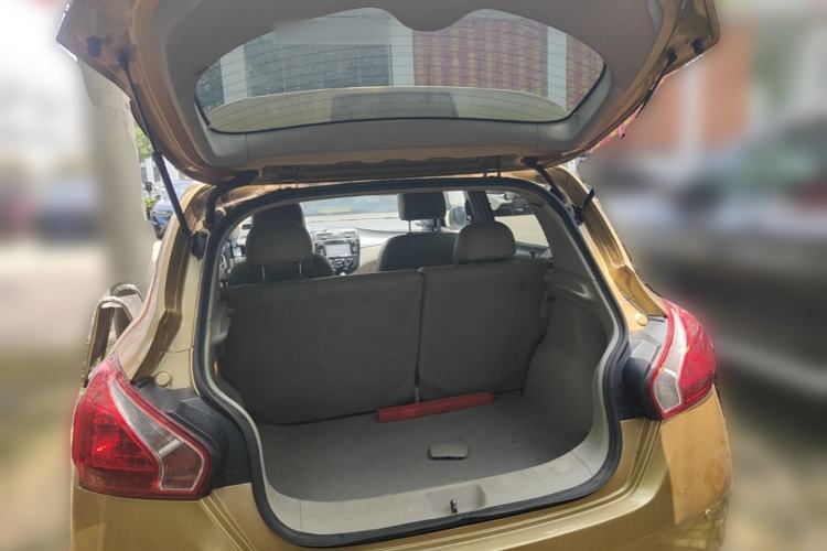 Used Nissan Tiida 2011 1.6L Manual Comfort Edition Trunk