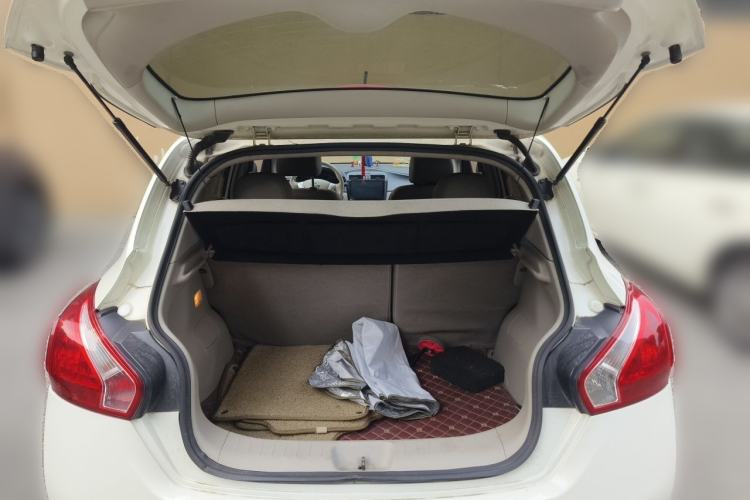 Used Nissan Tiida 2011 1.6L CVT Smart Version Trunk