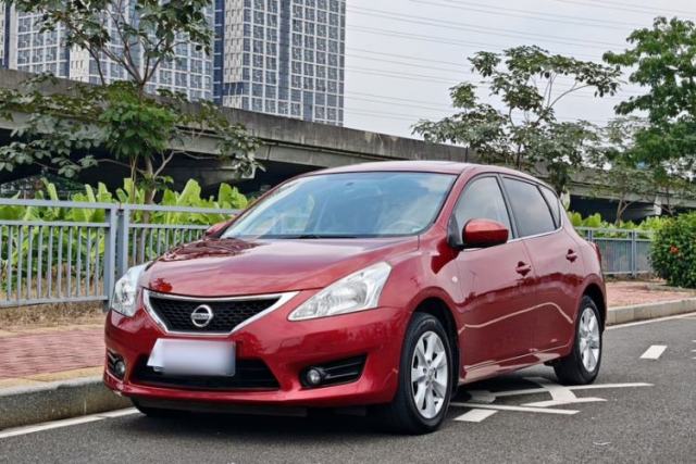 Ojetý Nissan Tiida 2011 1.6L CVT Smart Version