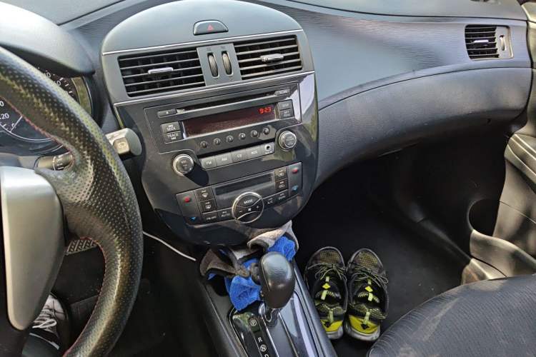 Used Nissan Tiida 2011 1.6L CVT Smart Version Audio And AC Panel