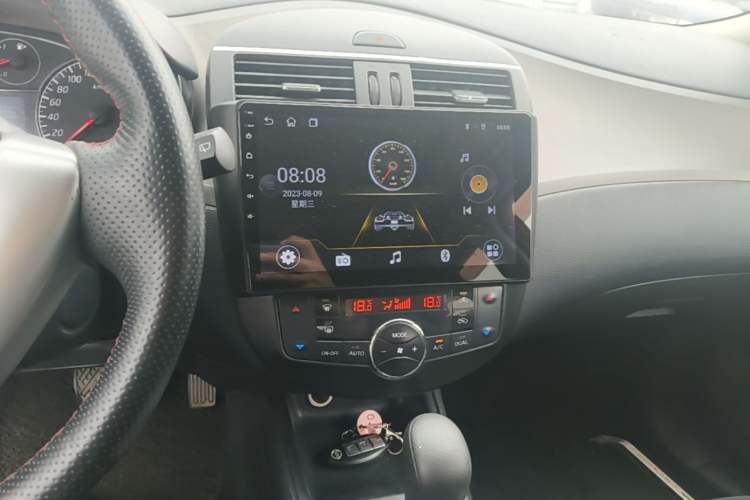 Used Nissan Tiida 2011 1.6T M-CVT Cool Edition Audio And AC Panel