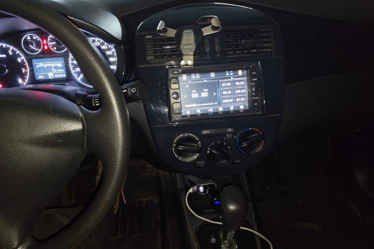 Used Nissan Tiida 2011 1.6L CVT Comfort Model Audio And AC Panel