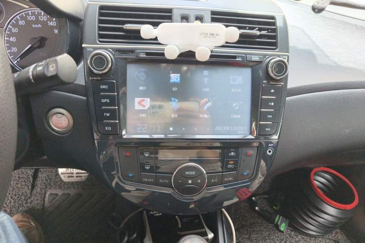 Used Nissan Tiida 2011 1.6L CVT Smart Version Audio And AC Panel