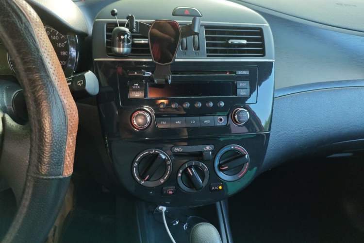 Used Nissan Tiida 2011 1.6L CVT Comfort Model Audio And AC Panel