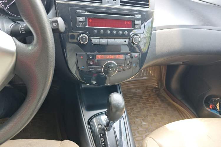 Used Nissan Tiida 2011 1.6L CVT Smart Version Audio And AC Panel