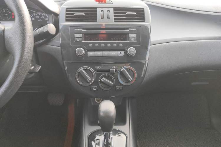 Used Nissan Tiida 2011 1.6L CVT Comfort Model Audio And AC Panel