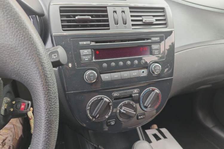 Used Nissan Tiida 2011 1.6L CVT Comfort Model Audio And AC Panel