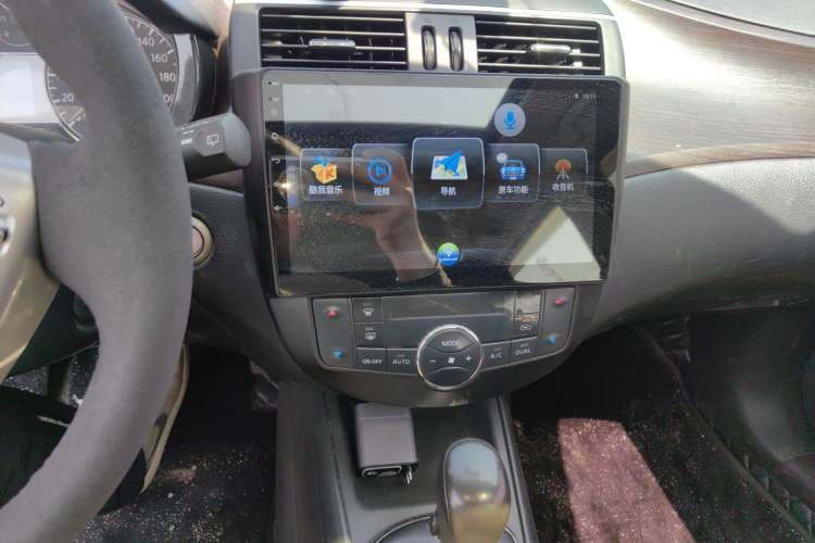 Used Nissan Tiida 2011 1.6L CVT Luxury Edition Audio And AC Panel