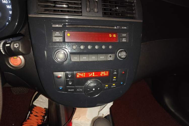 Used Nissan Tiida 2011 1.6L CVT Luxury Edition Audio And AC Panel