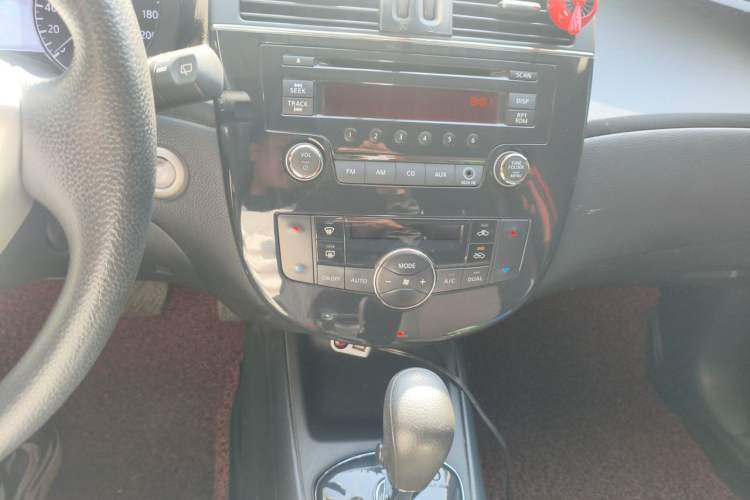 Used Nissan Tiida 2011 1.6L CVT Smart Version Audio And AC Panel