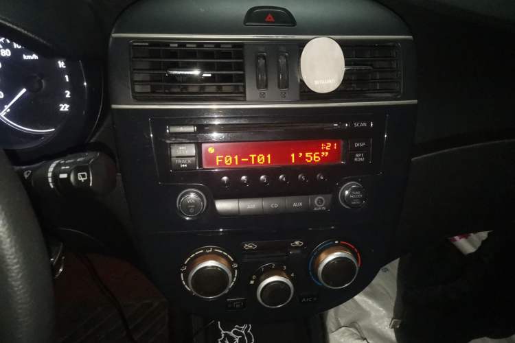 Used Nissan Tiida 2011 1.6L CVT Comfort Model Audio And AC Panel