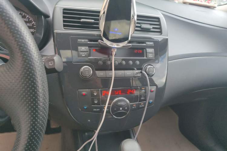 Used Nissan Tiida 2011 1.6L CVT Smart Version Audio And AC Panel