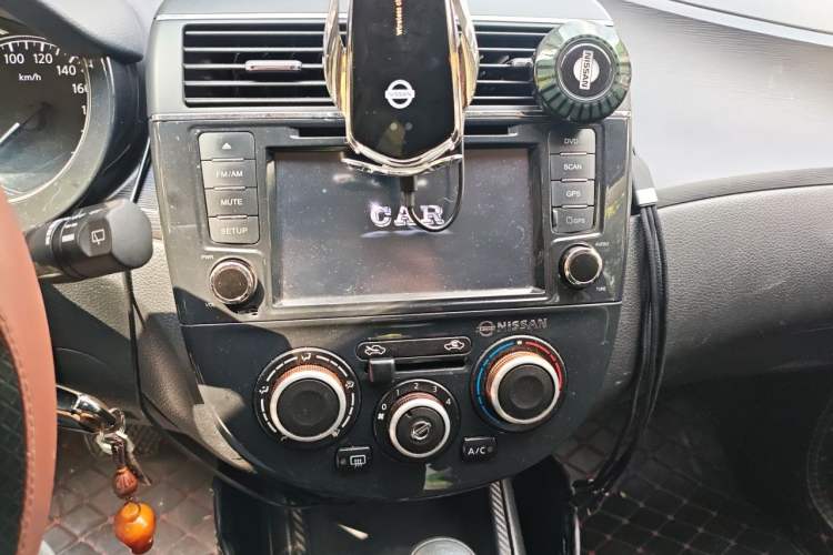 Used Nissan Tiida 2011 1.6L CVT Comfort Model Audio And AC Panel
