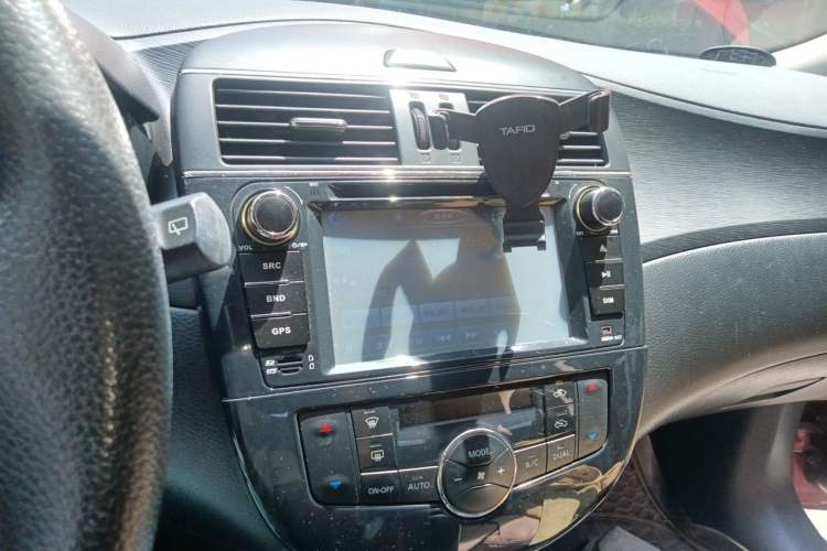 Used Nissan Tiida 2011 1.6L CVT Smart Version Audio And AC Panel