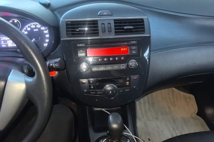 Used Nissan Tiida 2011 1.6L CVT Smart Version Audio And AC Panel
