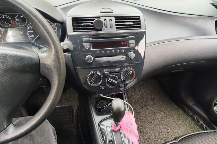 Used Nissan Tiida 2011 1.6L CVT Comfort Model Audio And AC Panel