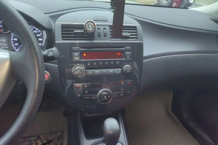 Used Nissan Tiida 2011 1.6L CVT Smart Version Audio And AC Panel