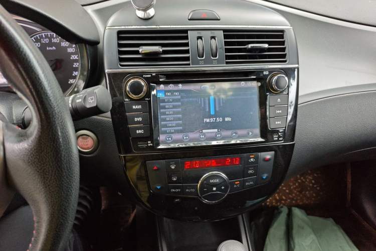 Used Nissan Tiida 2011 1.6T M-CVT Dynamic Edition Audio And AC Panel