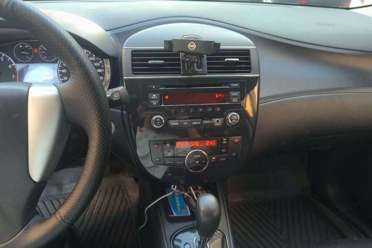 Used Nissan Tiida 2011 1.6L CVT Smart Version Audio And AC Panel
