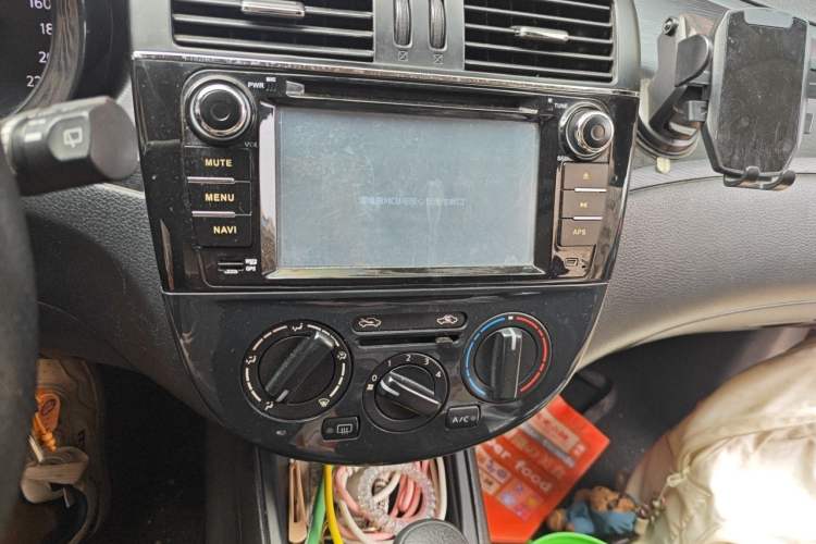 Used Nissan Tiida 2011 1.6L CVT Comfort Model Audio And AC Panel