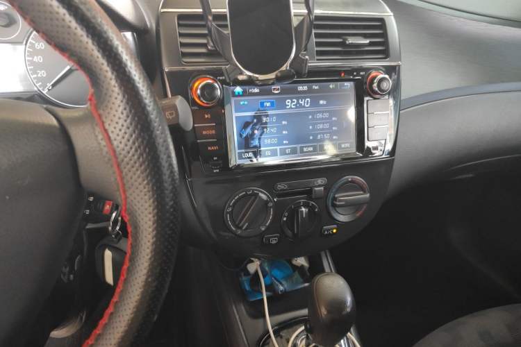 Used Nissan Tiida 2011 1.6L CVT Comfort Model Audio And AC Panel