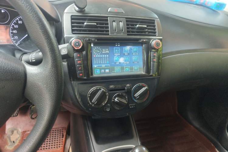 Used Nissan Tiida 2011 1.6L Manual Comfort Edition Audio And AC Panel