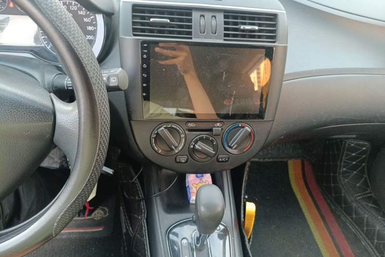 Used Nissan Tiida 2011 1.6L CVT Comfort Model Audio And AC Panel