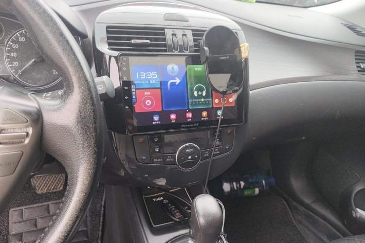 Used Nissan Tiida 2011 1.6L CVT Luxury Edition Audio And AC Panel
