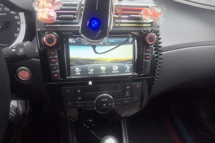 Used Nissan Tiida 2011 1.6L CVT Smart Version Audio And AC Panel