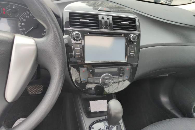 Used Nissan Tiida 2011 1.6L CVT Smart Version Audio And AC Panel