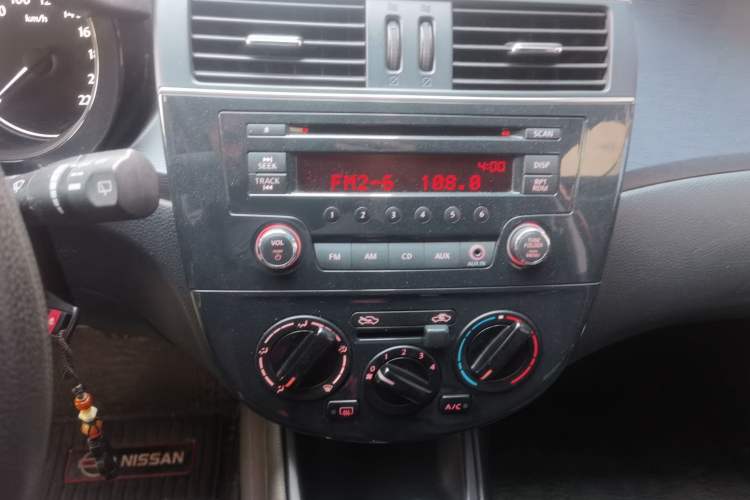 Used Nissan Tiida 2011 1.6L CVT Comfort Model Audio And AC Panel