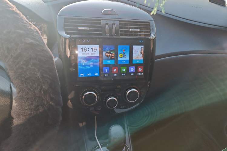 Used Nissan Tiida 2011 1.6L CVT Comfort Model Audio And AC Panel