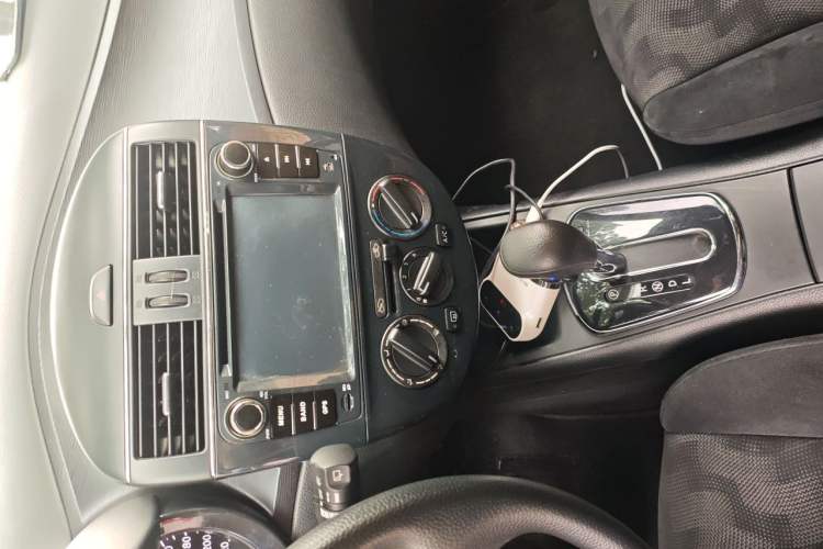 Used Nissan Tiida 2011 1.6L CVT Comfort Model Audio And AC Panel