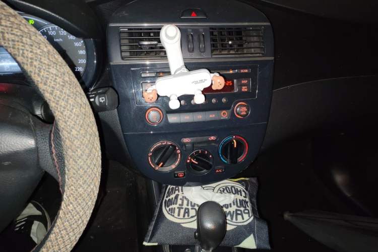 Used Nissan Tiida 2011 1.6L CVT Comfort Model Audio And AC Panel
