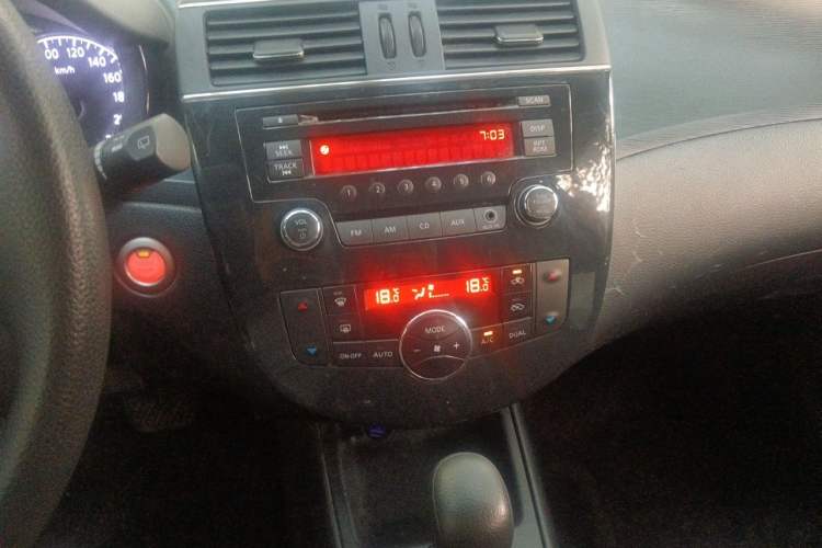 Used Nissan Tiida 2011 1.6L CVT Smart Version Audio And AC Panel