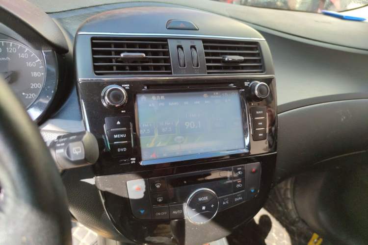 Used Nissan Tiida 2011 1.6L CVT Smart Version Audio And AC Panel