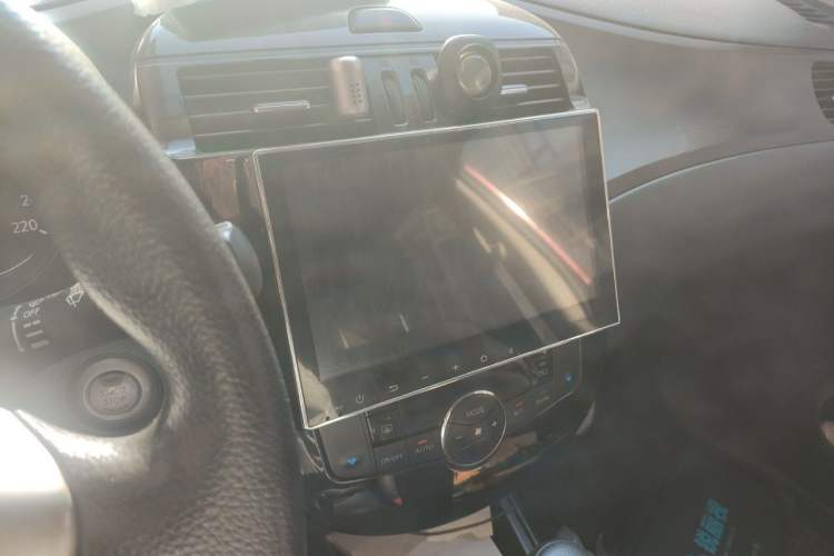 Used Nissan Tiida 2011 1.6L CVT Smart Version Audio And AC Panel
