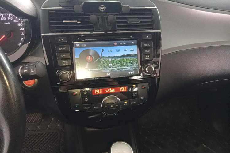 Used Nissan Tiida 2011 1.6T M-CVT Dynamic Edition Audio And AC Panel