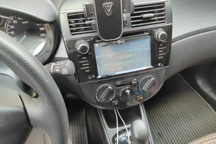 Used Nissan Tiida 2011 1.6L CVT Comfort Model Audio And AC Panel