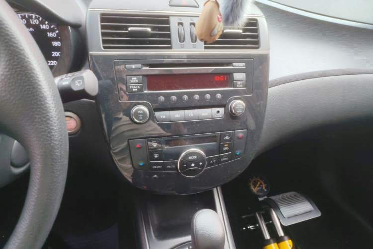 Used Nissan Tiida 2011 1.6L CVT Smart Version Audio And AC Panel