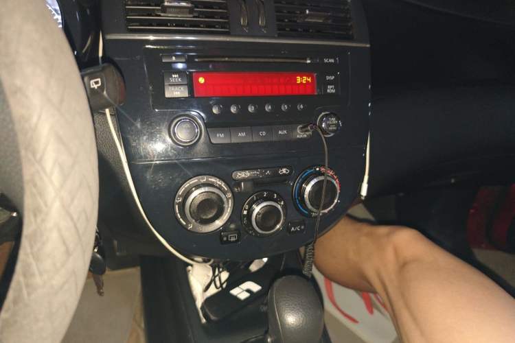 Used Nissan Tiida 2011 1.6L CVT Comfort Model Audio And AC Panel