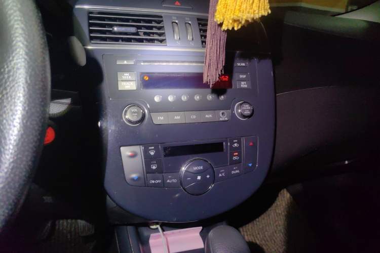 Used Nissan Tiida 2011 1.6L CVT Smart Version Audio And AC Panel