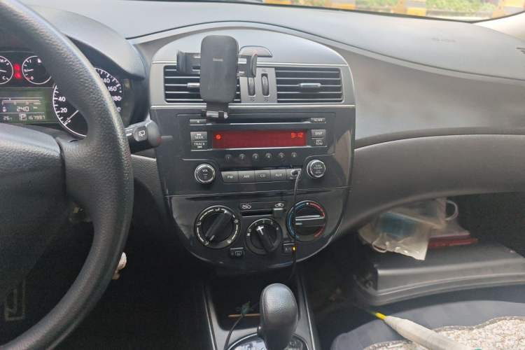 Used Nissan Tiida 2011 1.6L CVT Comfort Model Audio And AC Panel