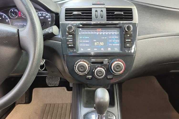 Used Nissan Tiida 2011 1.6L CVT Comfort Model Audio And AC Panel