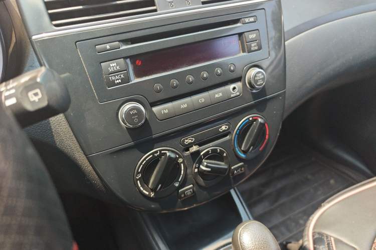 Used Nissan Tiida 2011 1.6L CVT Comfort Model Audio And AC Panel