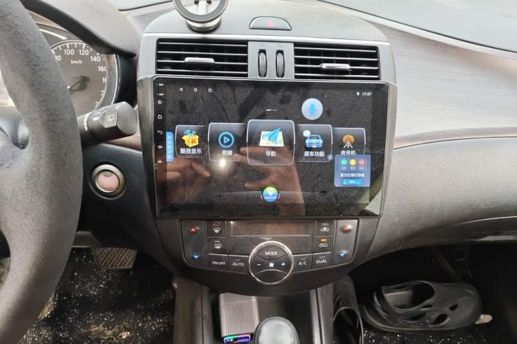 Used Nissan Tiida 2011 1.6L CVT Luxury Edition Audio And AC Panel