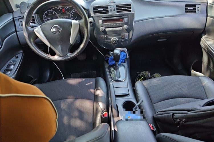 Used Nissan Tiida 2011 1.6L CVT Smart Version Center Console