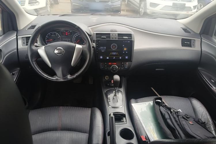 Used Nissan Tiida 2011 1.6T M-CVT Cool Edition Center Console