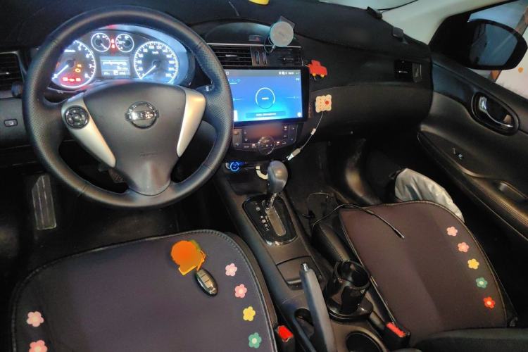 Used Nissan Tiida 2011 1.6L CVT Smart Version Center Console
